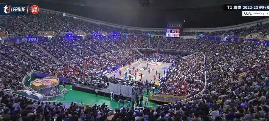  兰斯主场灯光故障导致比赛中断  