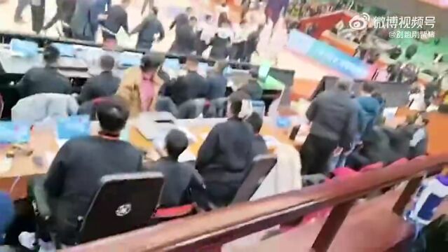  争议判罚引发赛后舆论热议不断发酵  